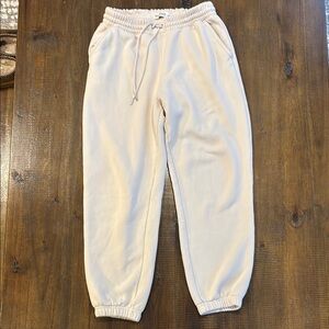 Abercrombie women’s Max Essential Sweatpants- size Large- no rips or stains